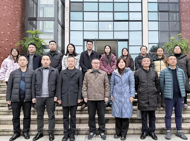 HfvK_1764905891951022128.jpg 合影.jpg